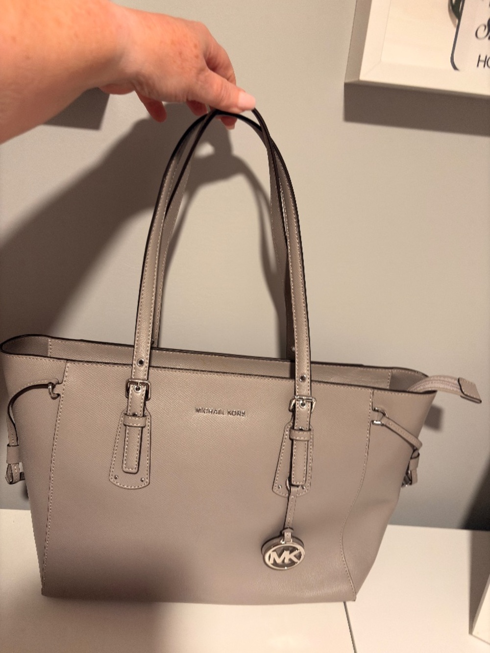 Michael Kors Voyager medium cross grain, leather tote bag grey